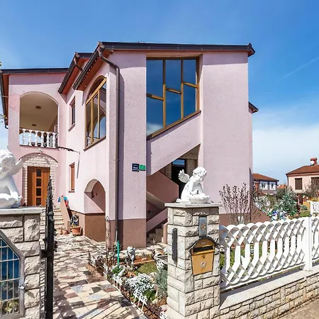 شقة 3 Bedroom In *