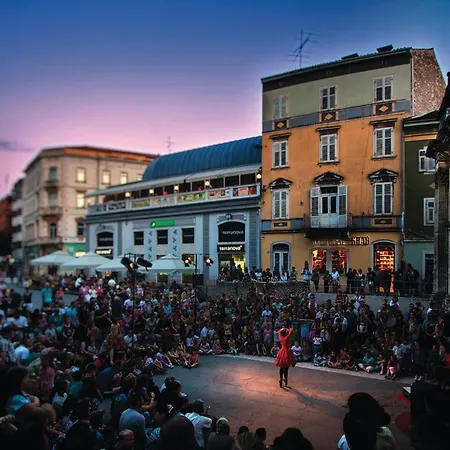 3 Bedroom In شقة *