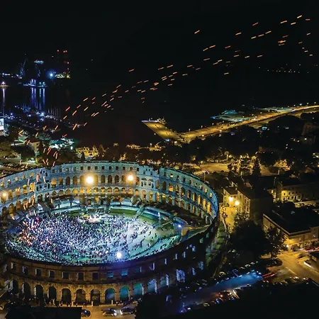 3 Bedroom In Apartman Pula