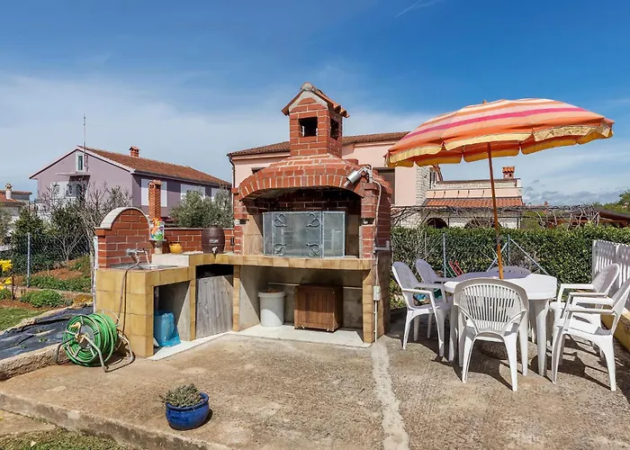 3 Bedroom In דירה *