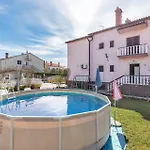 Awesome Apartment In Pula * Pula