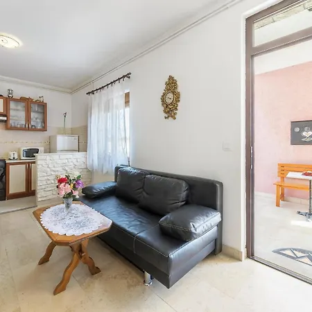 3 Bedroom In Apartment *