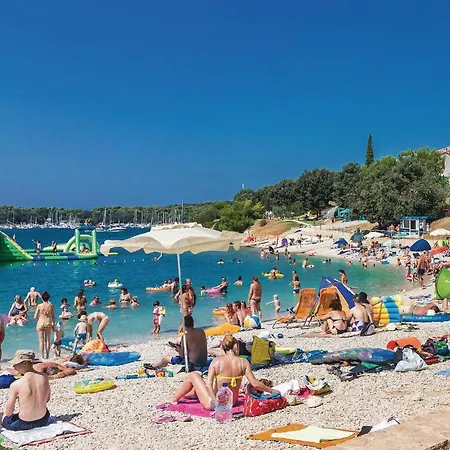 Apartment 3 Bedroom In Pula