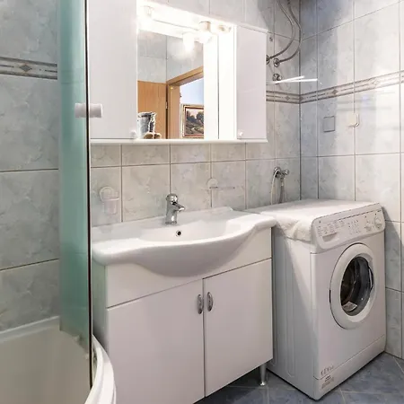 Apartment 3 Bedroom In *