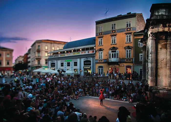 3 Bedroom In Apartment *